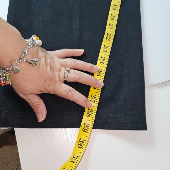 Haggar Pants Men 42x29 Black Classic Fit Work to Weekend Stretch Cotton Chino - Picture 8 of 9